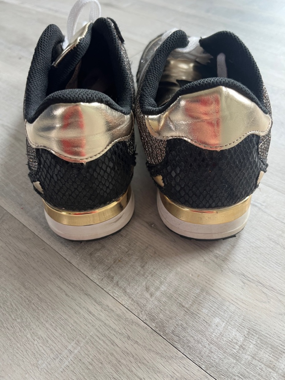 Juicy Couture Black, Gold & White Sparkle Low-Top Sneakers - Picture 3 of 5